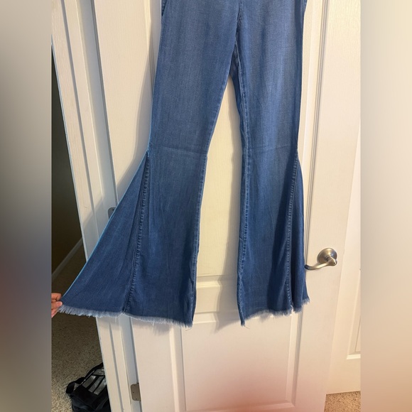 Mumu Blue Bell Bottom Jeans Size M Pull on Flare Raw Hem Comfort Denim Pants - Picture 5 of 7